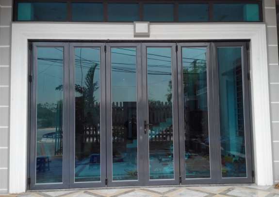 Đặc điểm phân biệt cửa nhôm hệ xingfa và hệ Việt Pháp