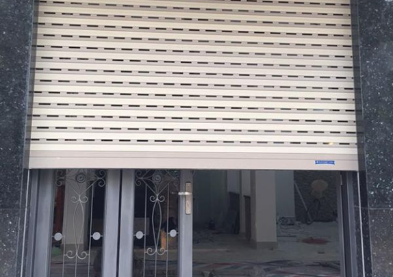 Nguyên nhân gây nên tình trạng cửa cuốn bị kẹt