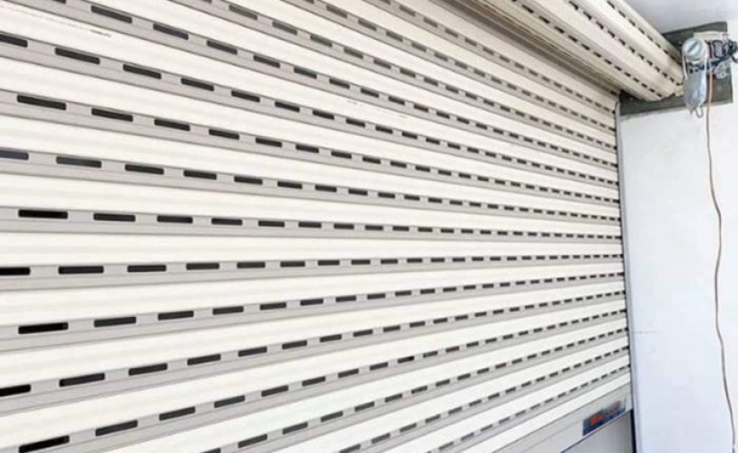 Mách bạn cơ sở lắp đặt và báo giá cửa cuốn kéo tay quận 8 chi tiết nhất