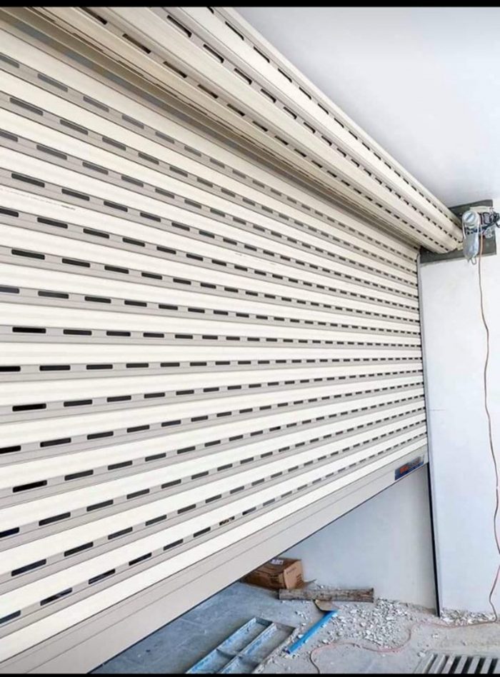 Giá cửa cuốn kéo tay quận 8