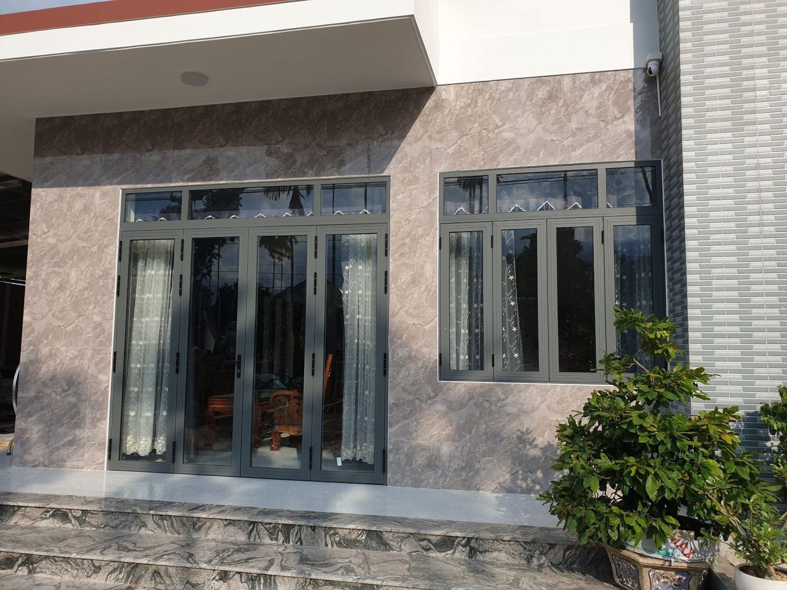 Lắp đặt cửa nhôm xingfa tại nhà, cửa nhôm kính xingfa